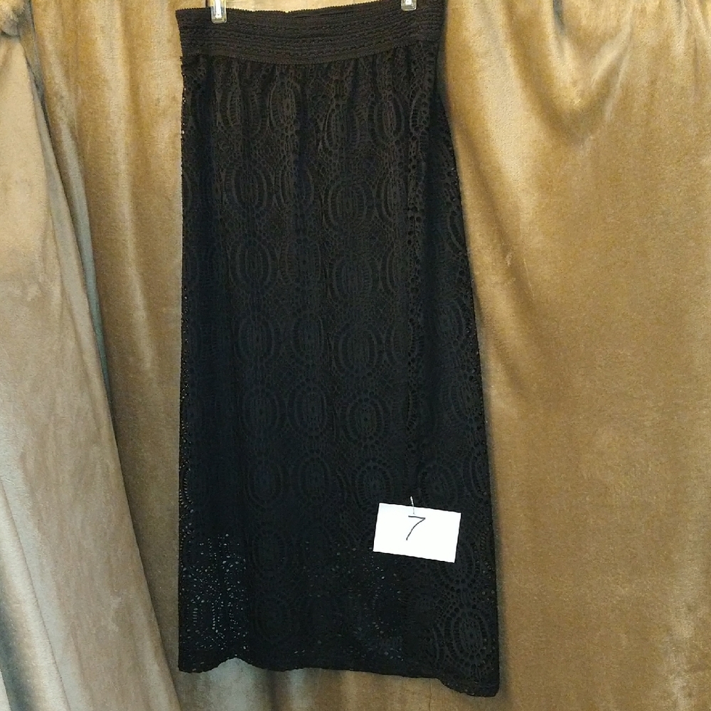 Elegant Black Lace Skirt, Size Large